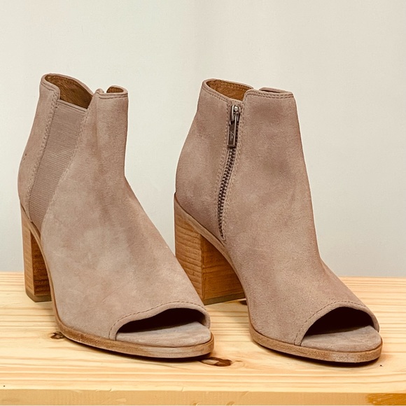 NWOB Frye Danica Dusty Rose Suede Chelsea Peep Toe Ankle Bootie Size: 8 - Picture 1 of 9